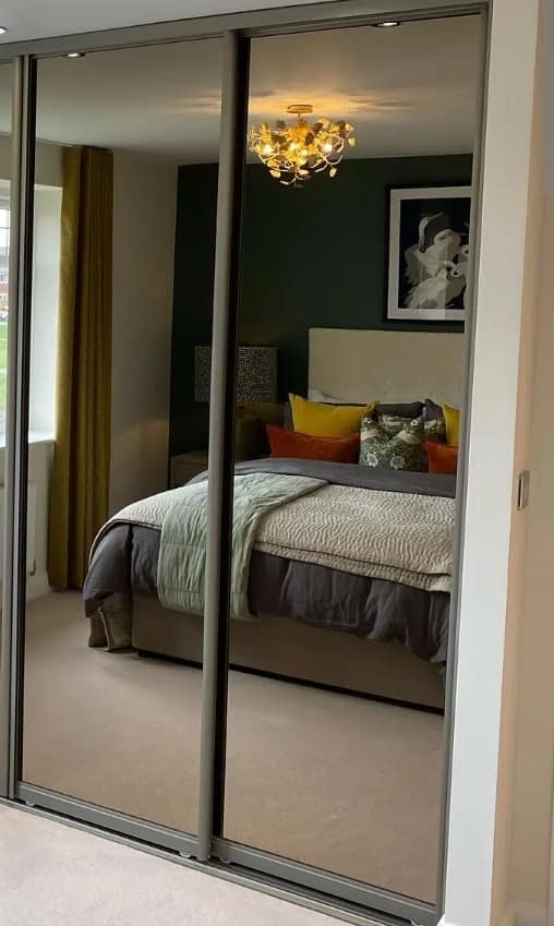 Sliding closet door replacement available - Image 4