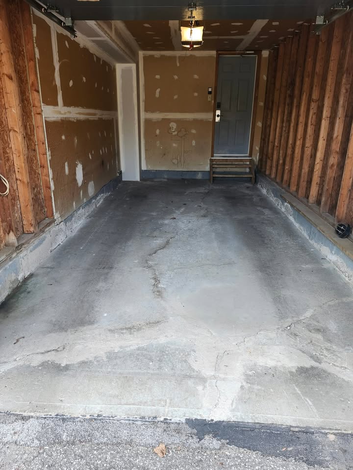 From old to new, Sunken broken garage floor with terrible finishing from the ori... - Image 1