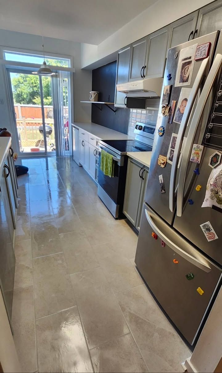 Before and after of a small kitchen update I #Ottawa. - Image 3