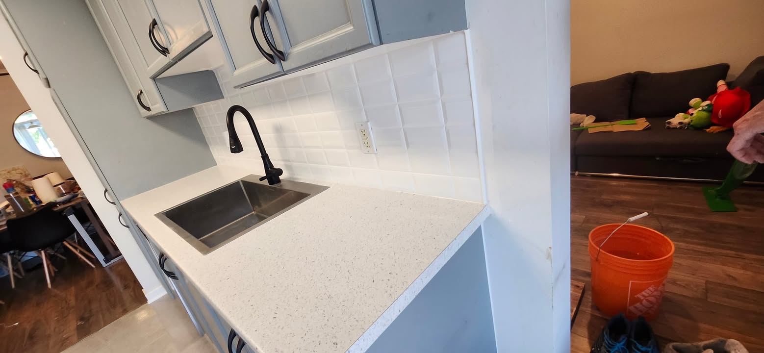 Before and after of a small kitchen update I #Ottawa. - Image 4